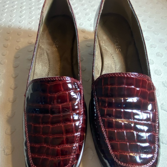 Aerosoles Women's Final Exam Wedge
women's burgundy Crocodile Loafers - Picture 15 of 16